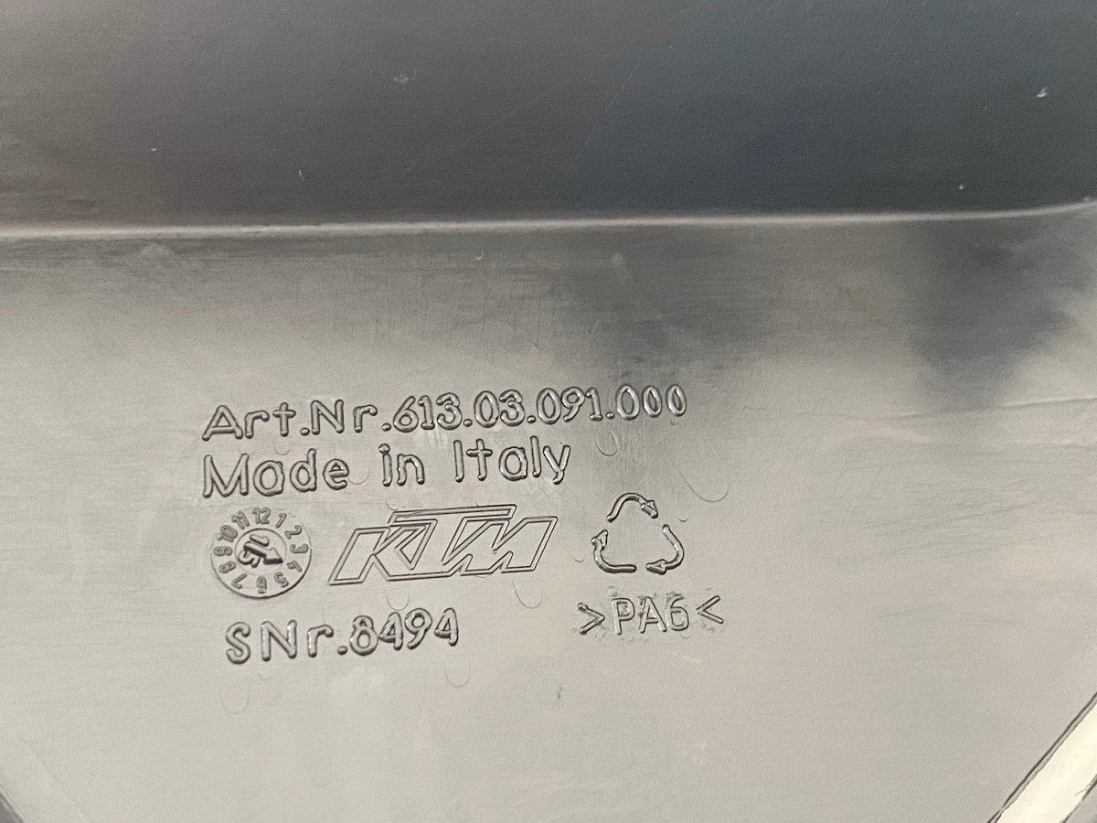 KTM 1290 SUPERDUKE R Abdeckung Kühlmittelbehälter Cover Deckel Kniepad 14-16