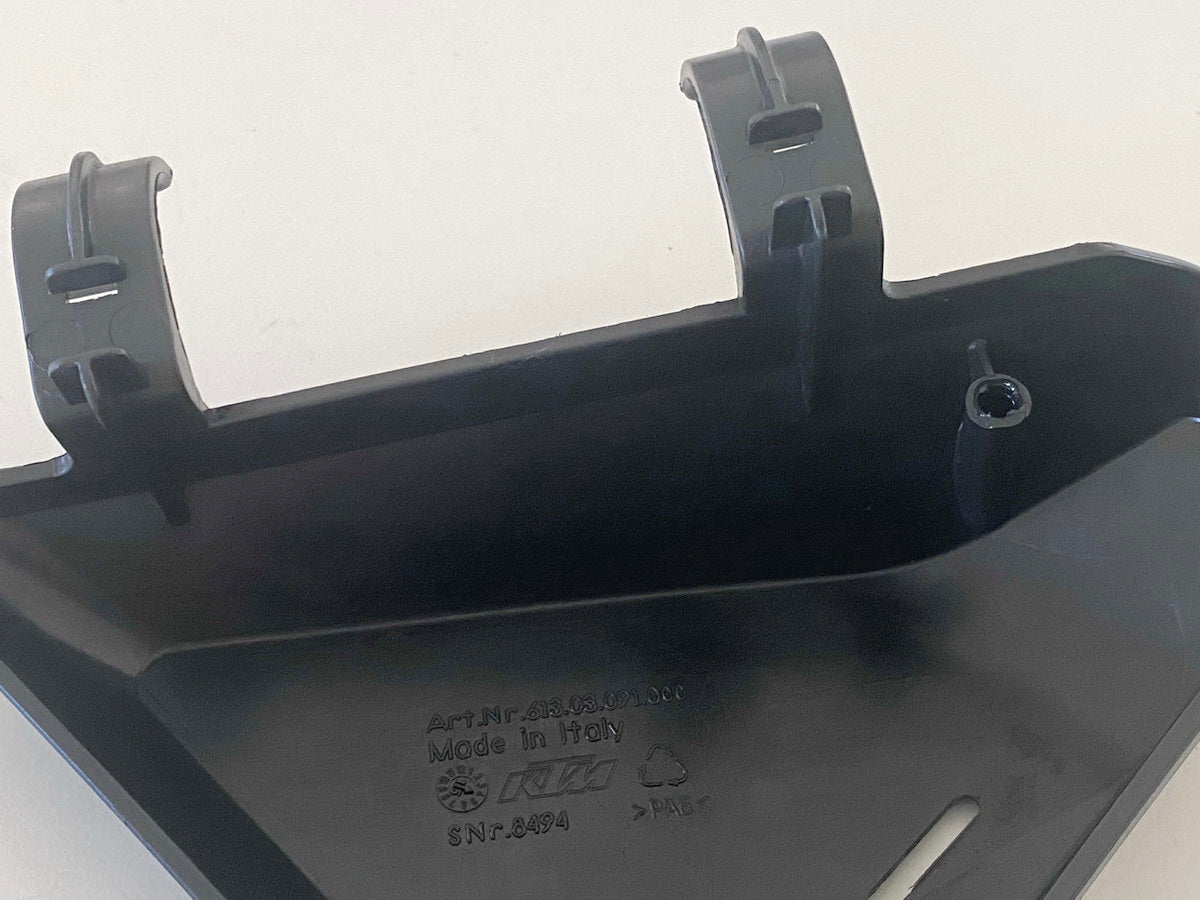 KTM 1290 SUPERDUKE R Abdeckung Kühlmittelbehälter Cover Deckel Kniepad 14-16