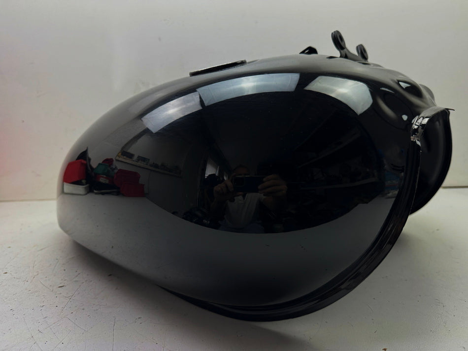 SUZUKI VLR 1800 T WVCT C 1800 R Tank Benzintank Kraftstofftank schwarz Fuel