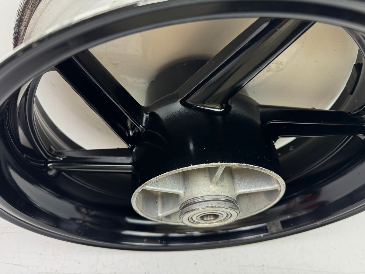 Honda CBR 900 SC28 Felge hinten Hinterrad J 17 x MT 5.50 schwarz original 92-93