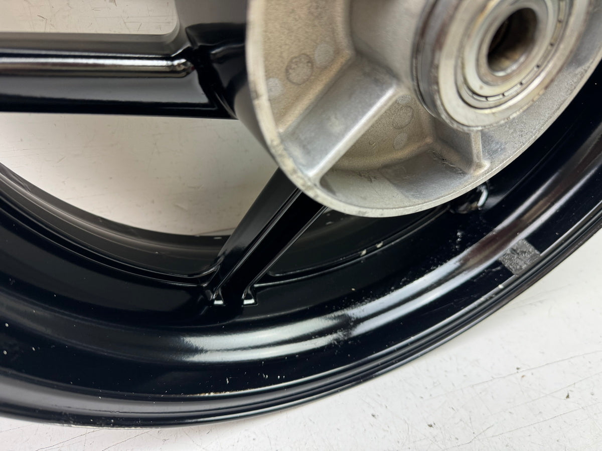 Honda CBR 900 SC28 Felge hinten Hinterrad J 17 x MT 5.50 schwarz original 92-93