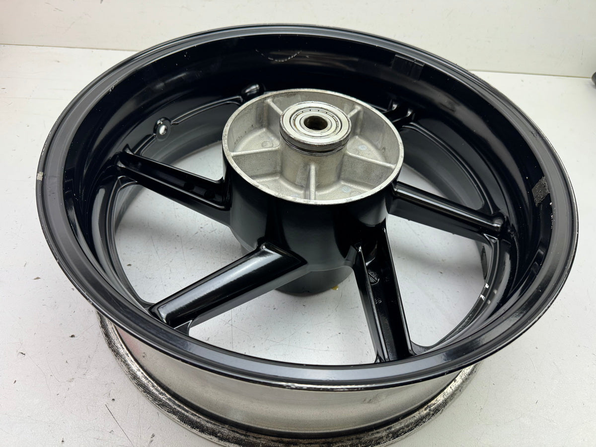 Honda CBR 900 SC28 Felge hinten Hinterrad J 17 x MT 5.50 schwarz original 92-93