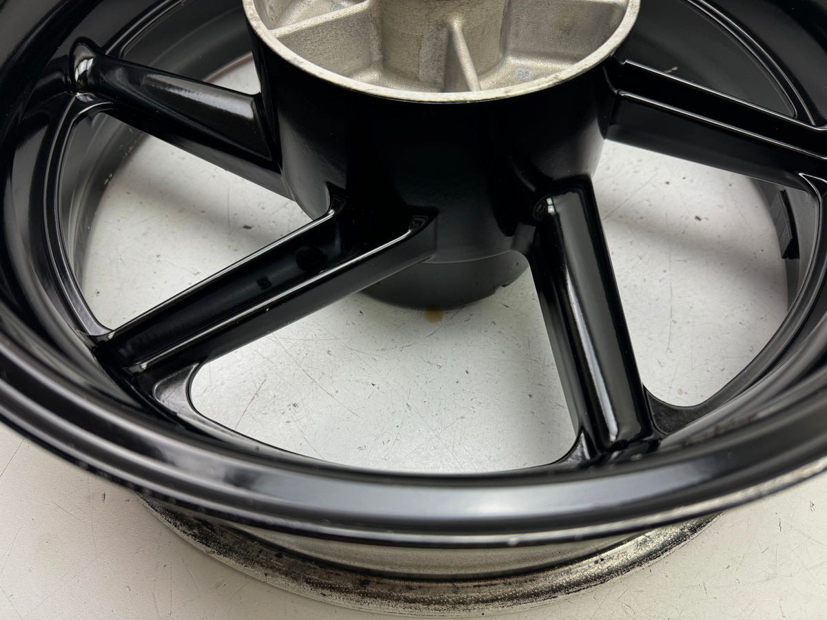 Honda CBR 900 SC28 Felge hinten Hinterrad J 17 x MT 5.50 schwarz original 92-93