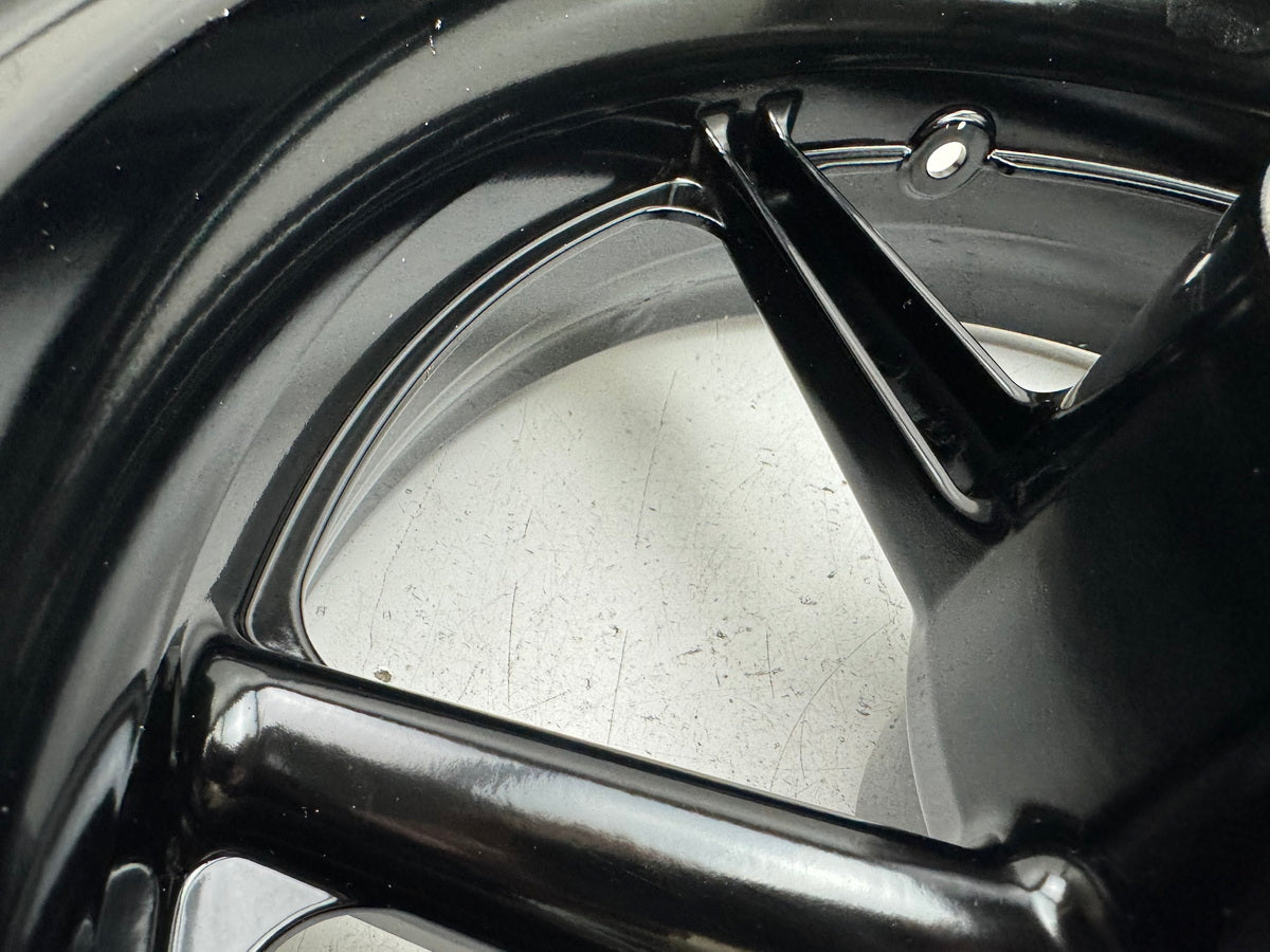 Honda CBR 900 SC28 Felge hinten Hinterrad J 17 x MT 5.50 schwarz original 92-93