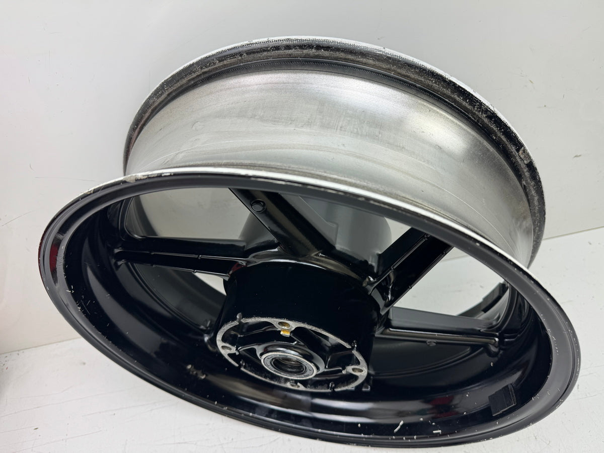 Honda CBR 900 SC28 Felge hinten Hinterrad J 17 x MT 5.50 schwarz original 92-93