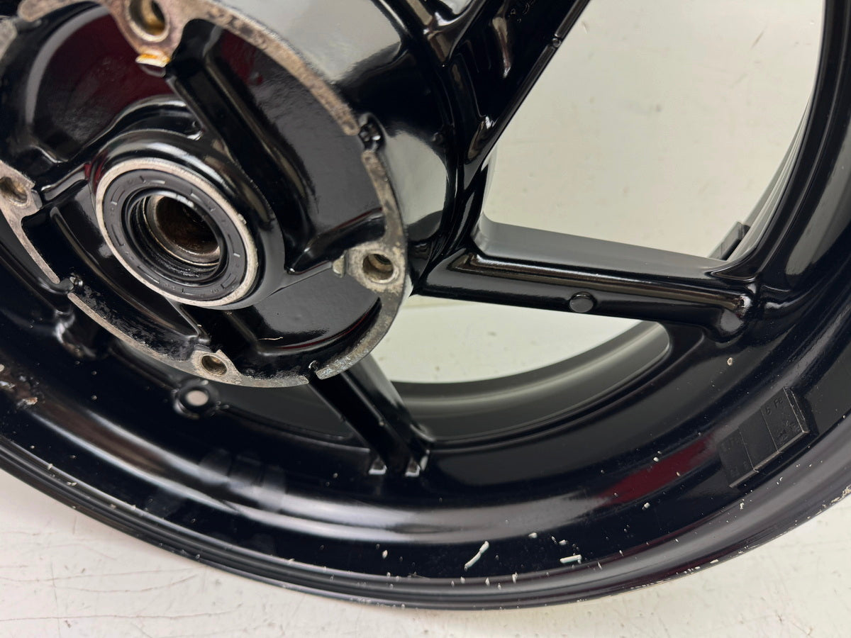 Honda CBR 900 SC28 Felge hinten Hinterrad J 17 x MT 5.50 schwarz original 92-93