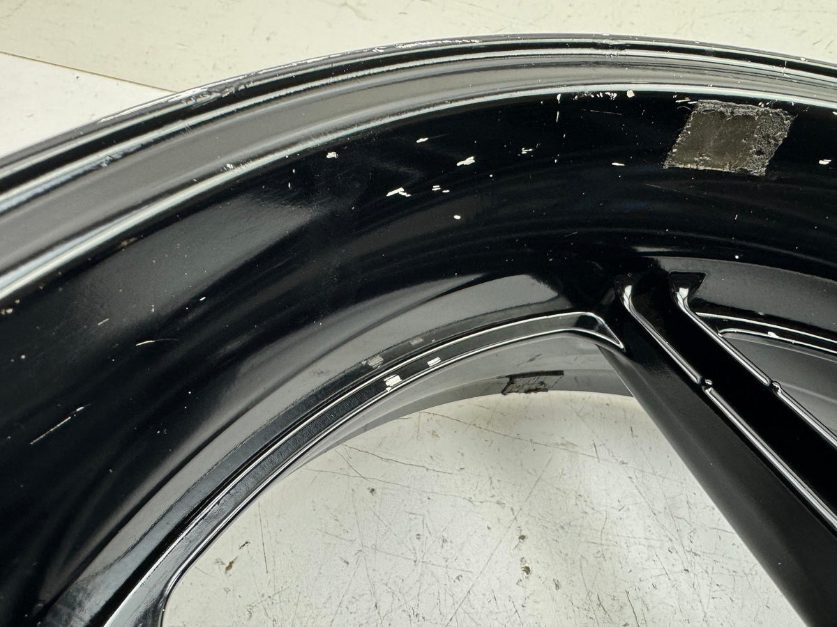 Honda CBR 900 SC28 Felge hinten Hinterrad J 17 x MT 5.50 schwarz original 92-93