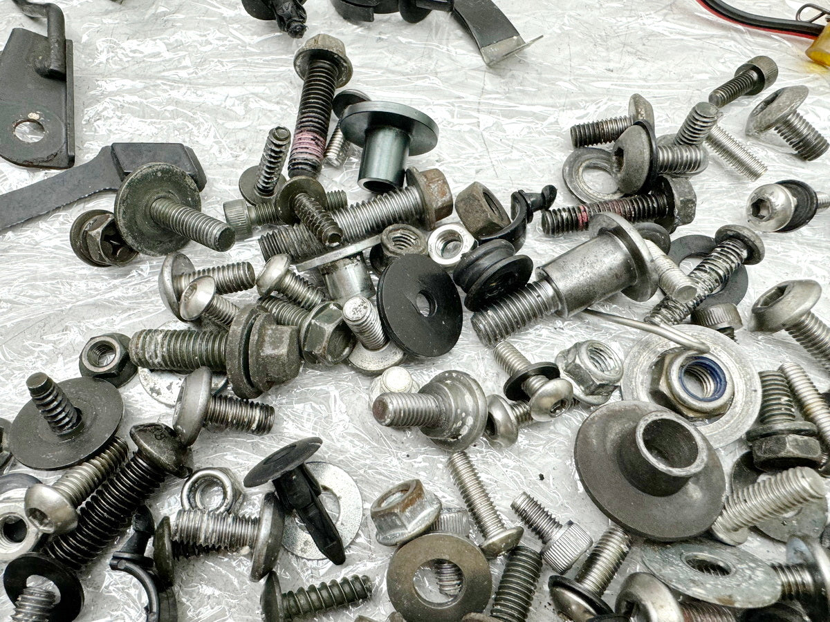 KAWASAKI ZX10R ZXT00D Schrauben Muttern Halter Kleinteile für Rahmen 06-07