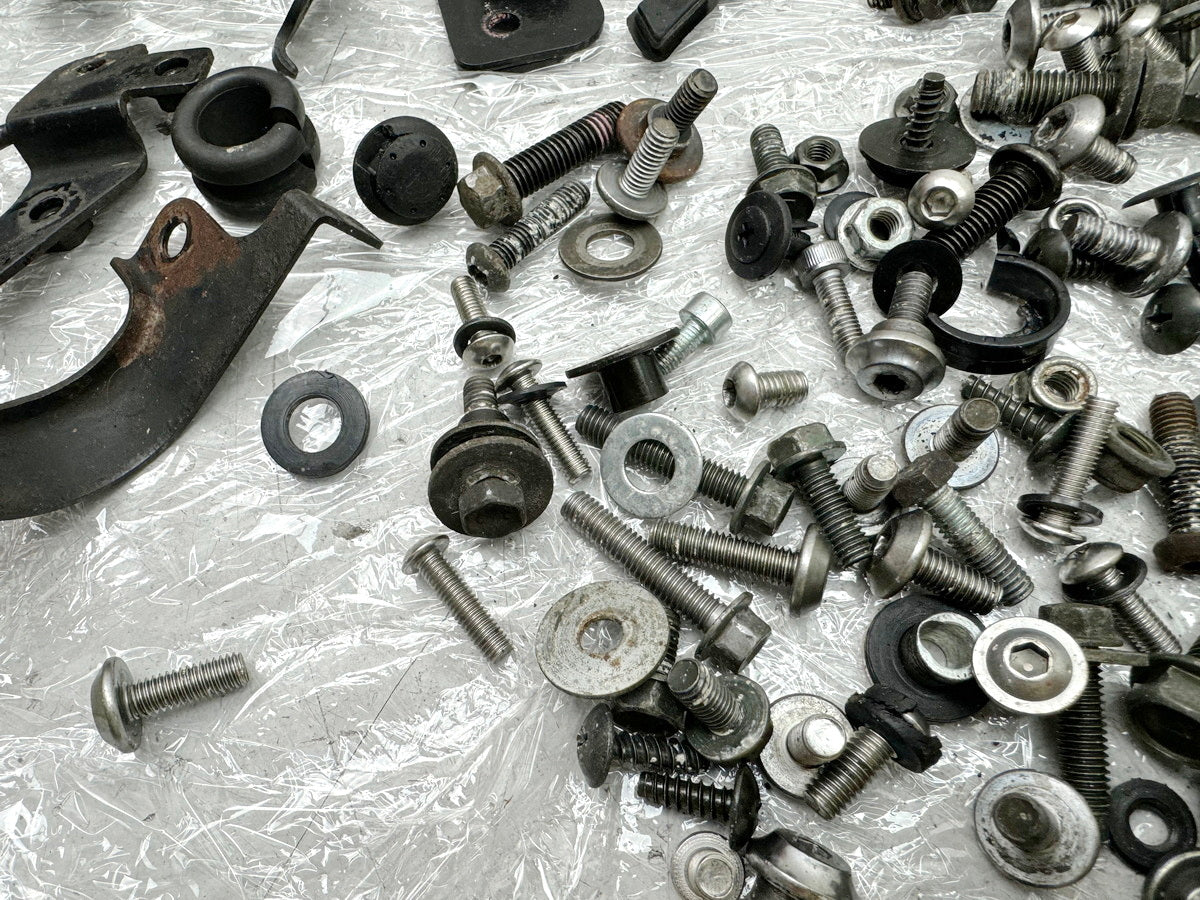 KAWASAKI ZX10R ZXT00D Schrauben Muttern Halter Kleinteile für Rahmen 06-07