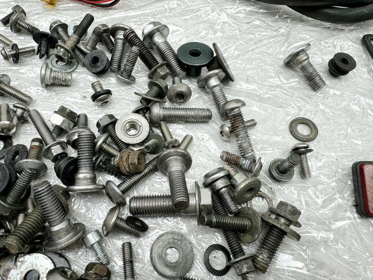 KAWASAKI ZX10R ZXT00D Schrauben Muttern Halter Kleinteile für Rahmen 06-07