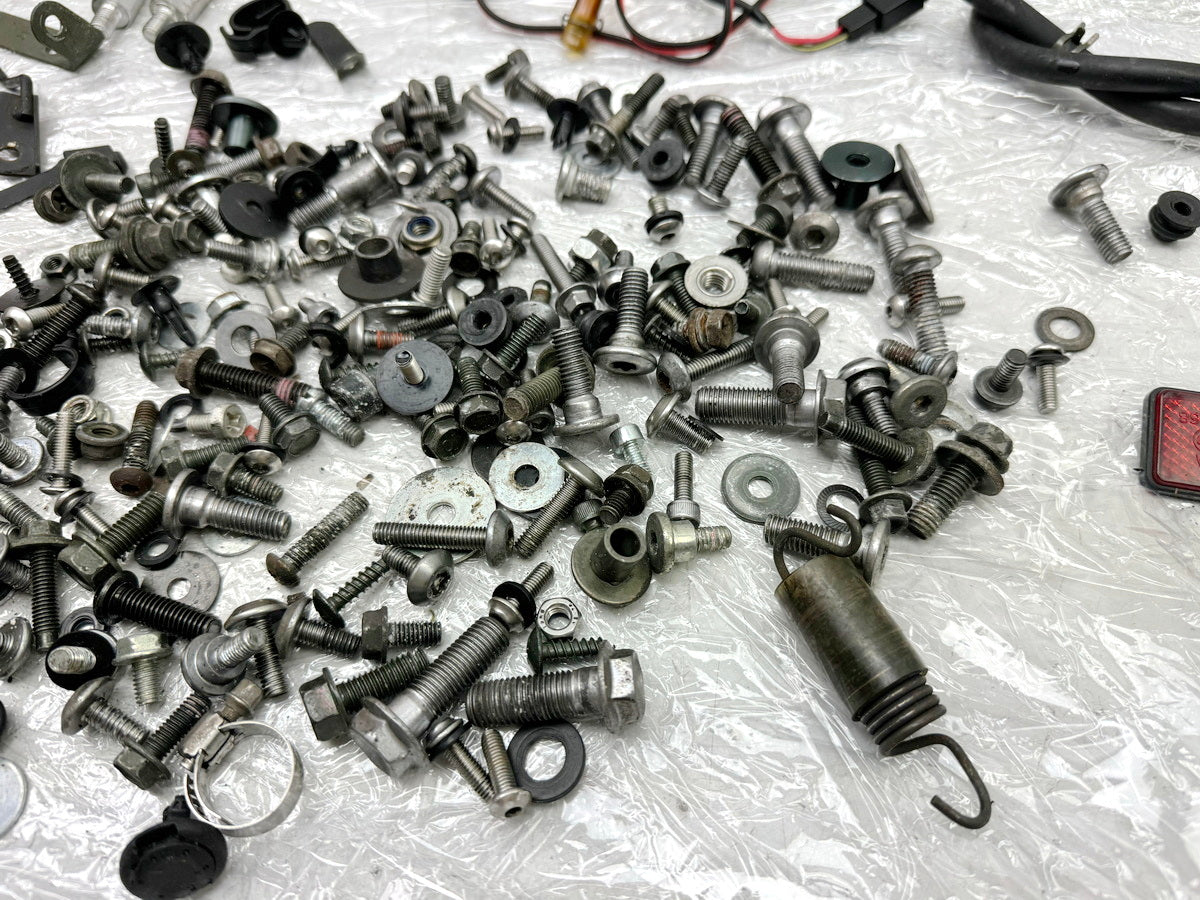 KAWASAKI ZX10R ZXT00D Schrauben Muttern Halter Kleinteile für Rahmen 06-07