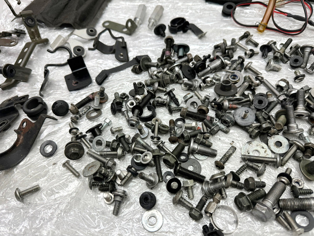 KAWASAKI ZX10R ZXT00D Schrauben Muttern Halter Kleinteile für Rahmen 06-07