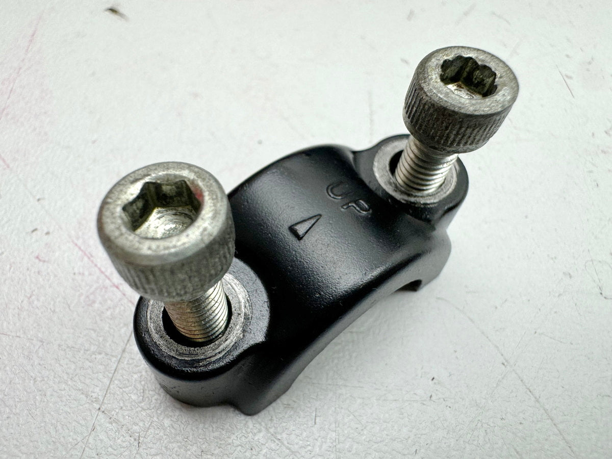KAWASAKI ZX10R ZXT00D Schelle Klemme Bremskolben für Bremszylinder vorn 06-07