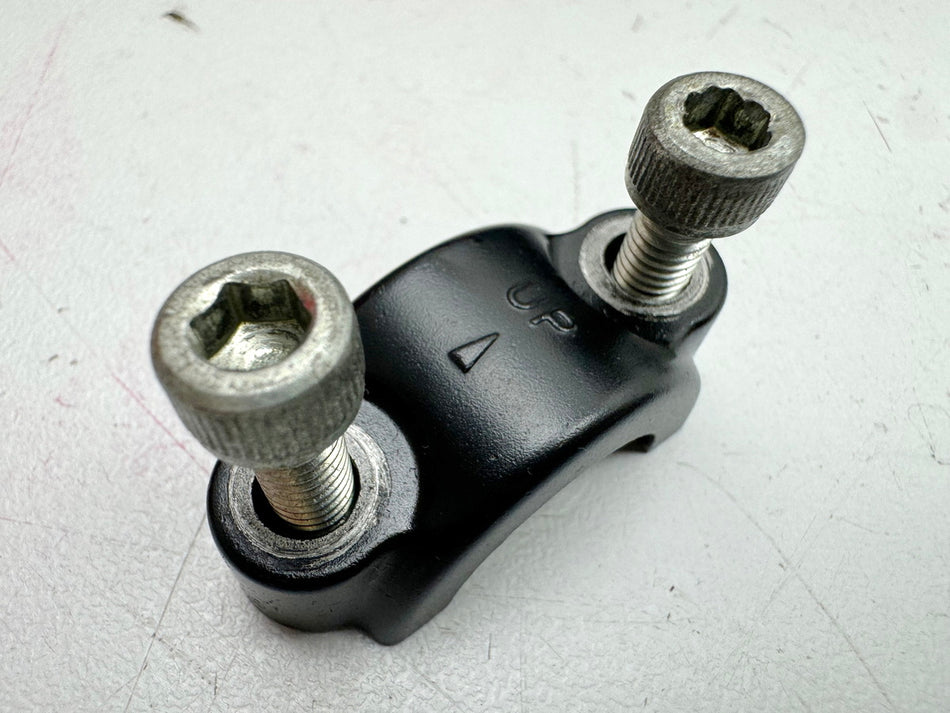 KAWASAKI ZX10R ZXT00D Schelle Klemme Bremskolben für Bremszylinder vorn 06-07