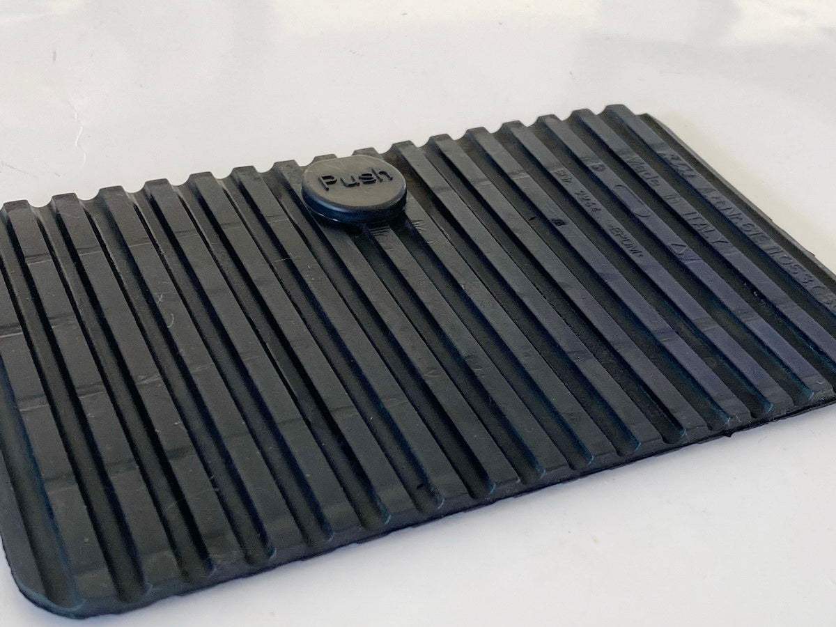 KTM 1290 SUPERDUKE R Gummiplatte Batterie Gummi Dämpfer Abdeckuing Cover Blende