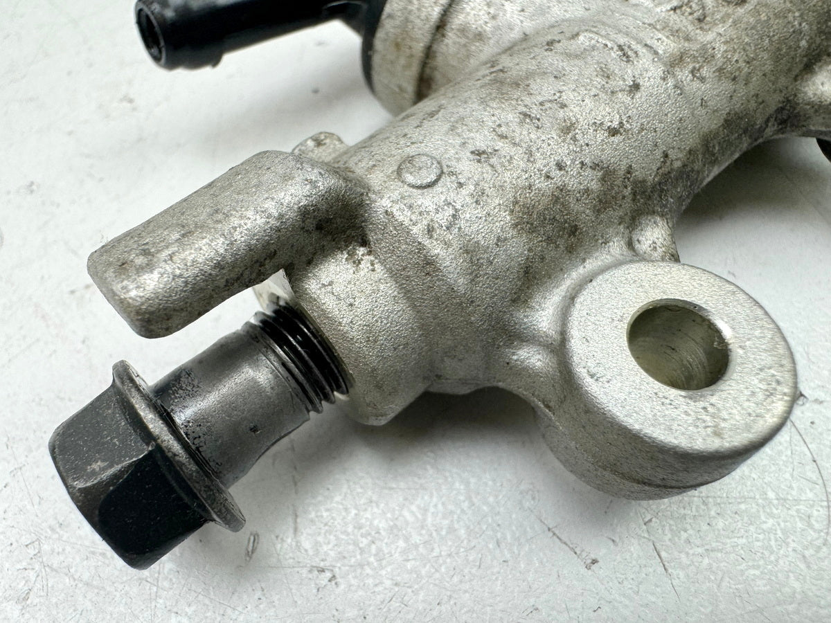 Honda CBR 900 SC28 Bremszylinder hinten Bremspumpe Nissin Fußbremszylinder 92-95