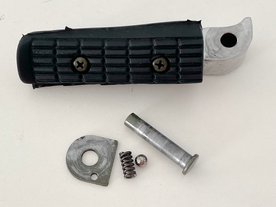 YAMAHA XJ 600S RJ01 DIVERSION Fußraste Sozius links hinten Bolzen original