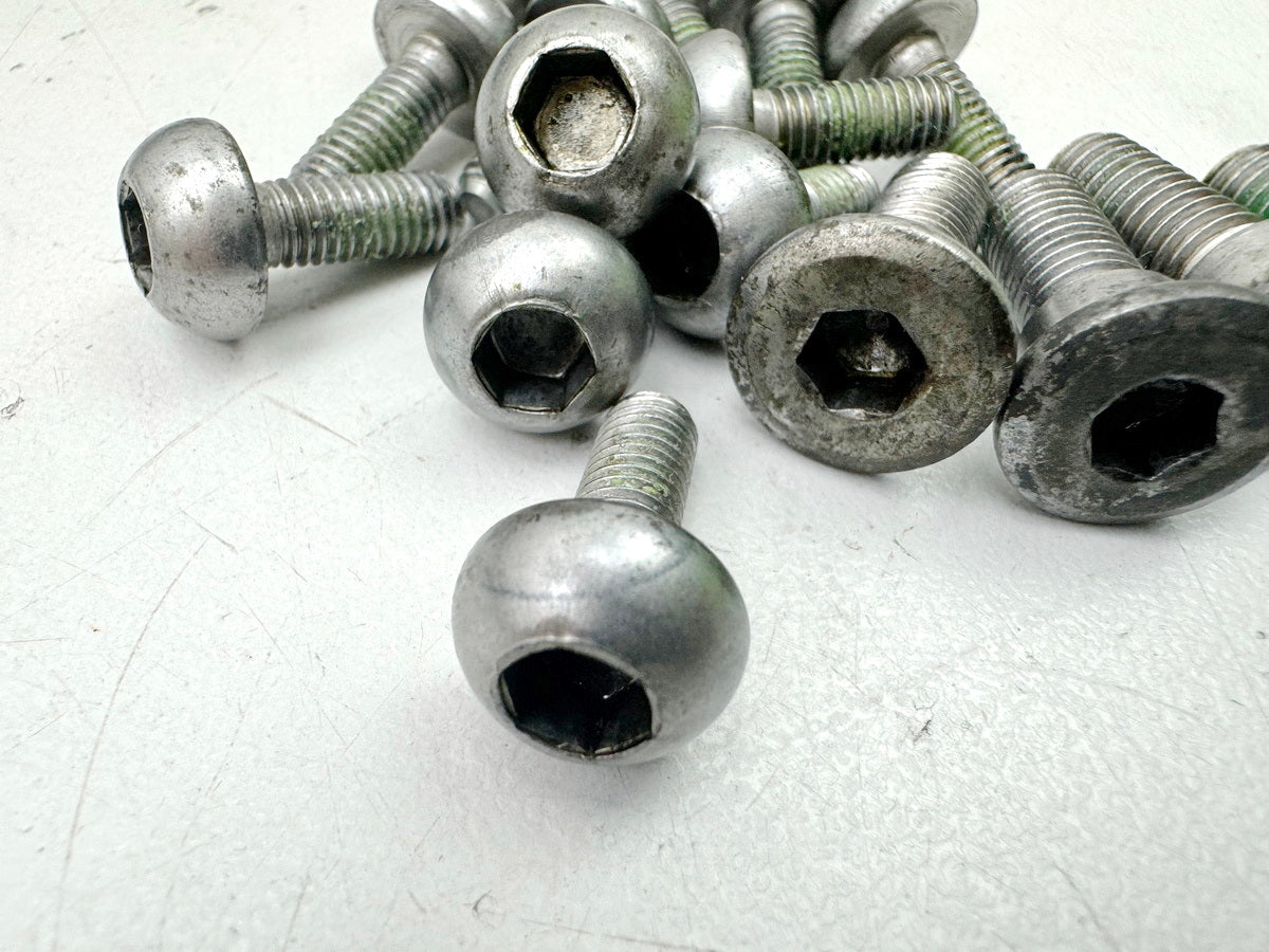 Honda CBR 900 SC28 Schrauben für Bremsscheibe vorn hinten original Satz 92-95