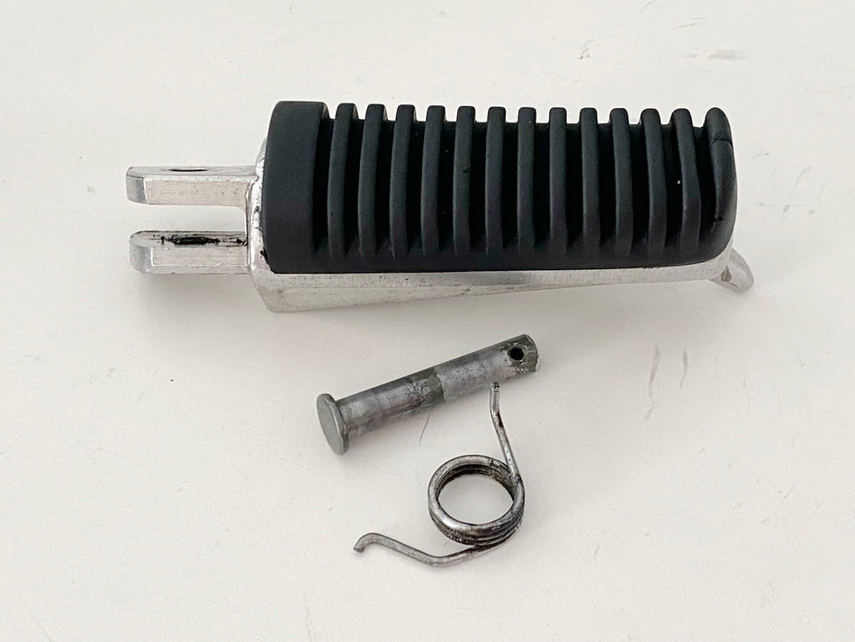 YAMAHA XJ 600S RJ01 DIVERSION Fußraste Fahrer rechts vorn Bolzen original