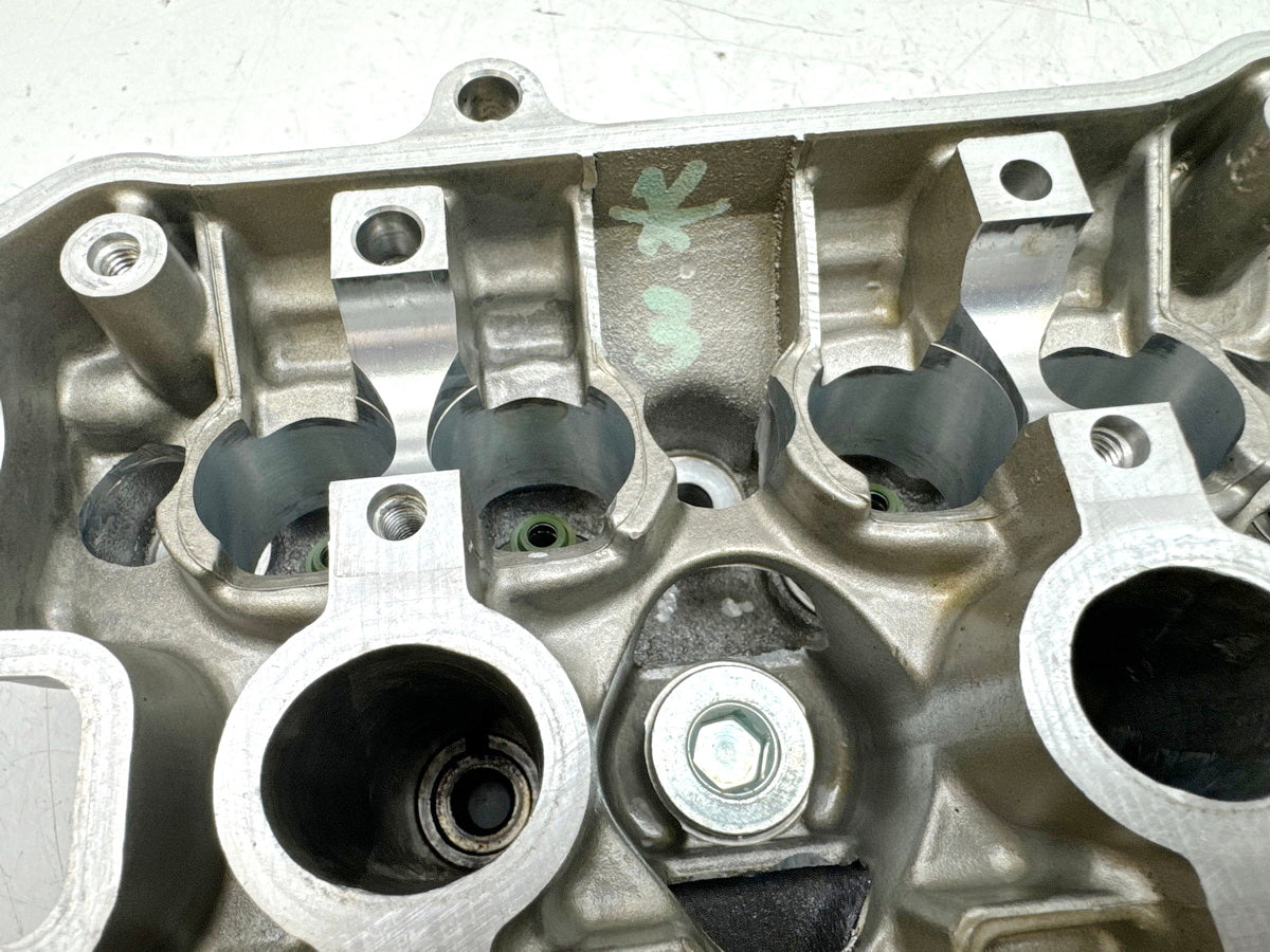 Honda CBR 900 SC28 Zylinderkopf Nockenwelle Einlass Auslass Ventile 92-95