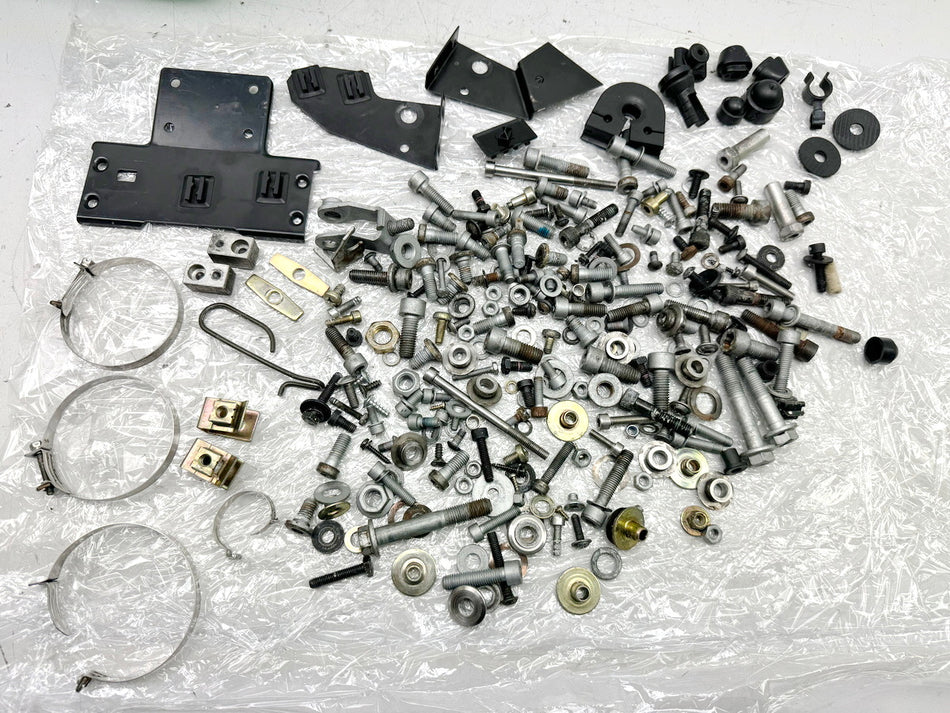 BMW R 1100 GS 259 Schrauben Muttern Kleinteile Halter für Verkleidung Rahmen
