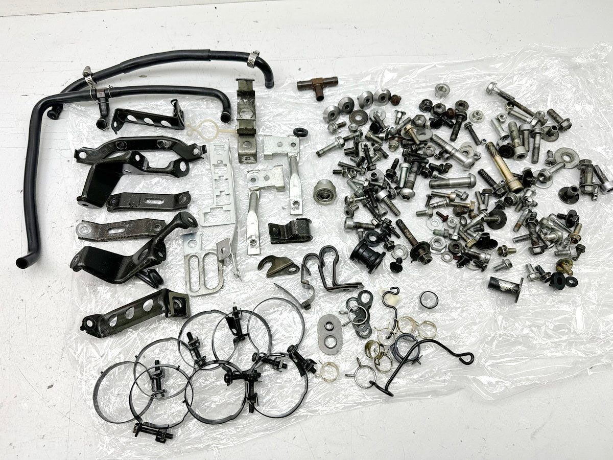Honda CBR 900 SC28 Schrauben Muttern Halter Kleinteile für Rahmen  92-95