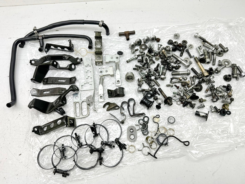 Honda CBR 900 SC28 Schrauben Muttern Halter Kleinteile für Rahmen  92-95