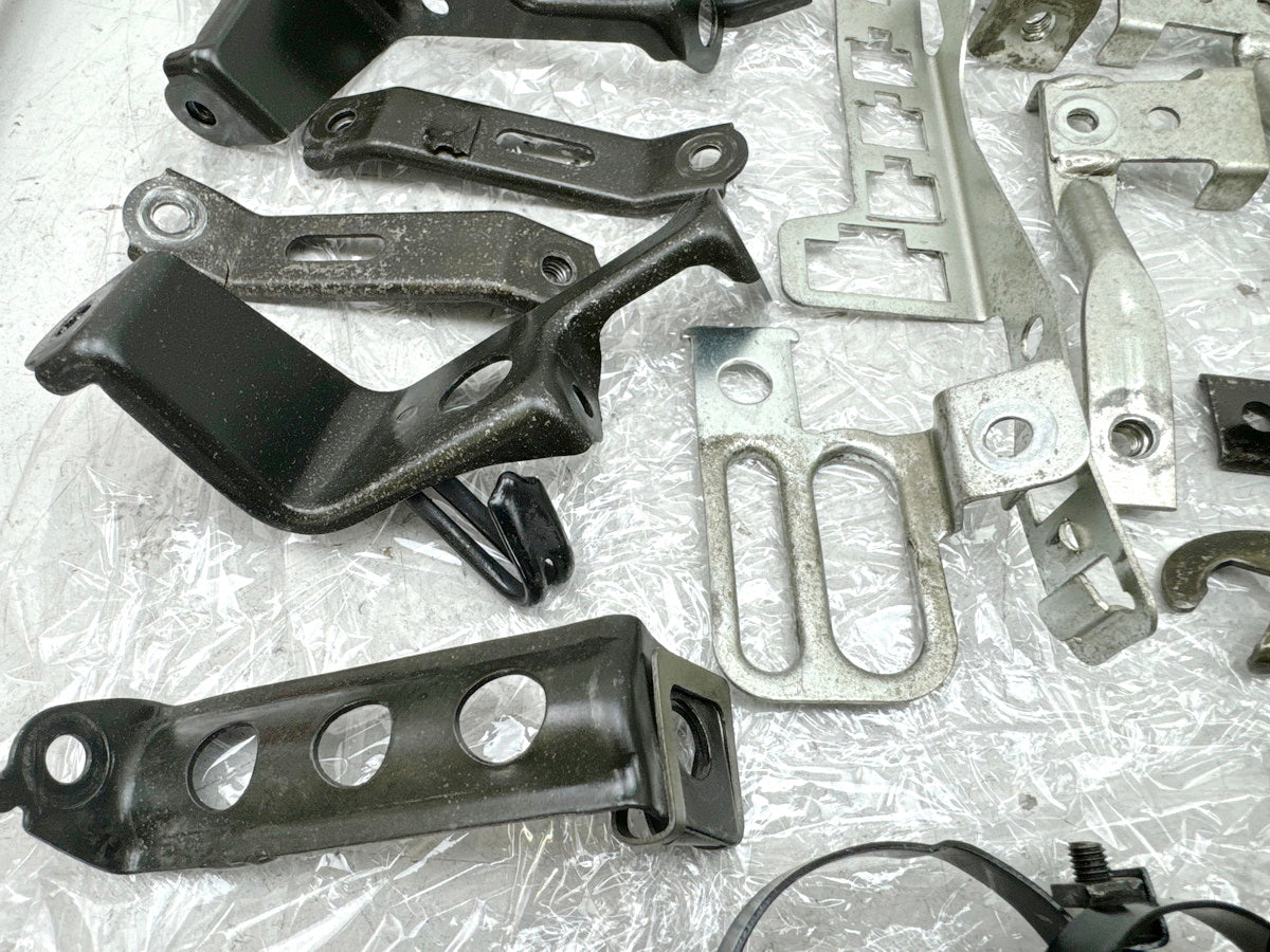 Honda CBR 900 SC28 Schrauben Muttern Halter Kleinteile für Rahmen  92-95
