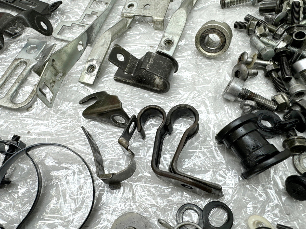 Honda CBR 900 SC28 Schrauben Muttern Halter Kleinteile für Rahmen  92-95