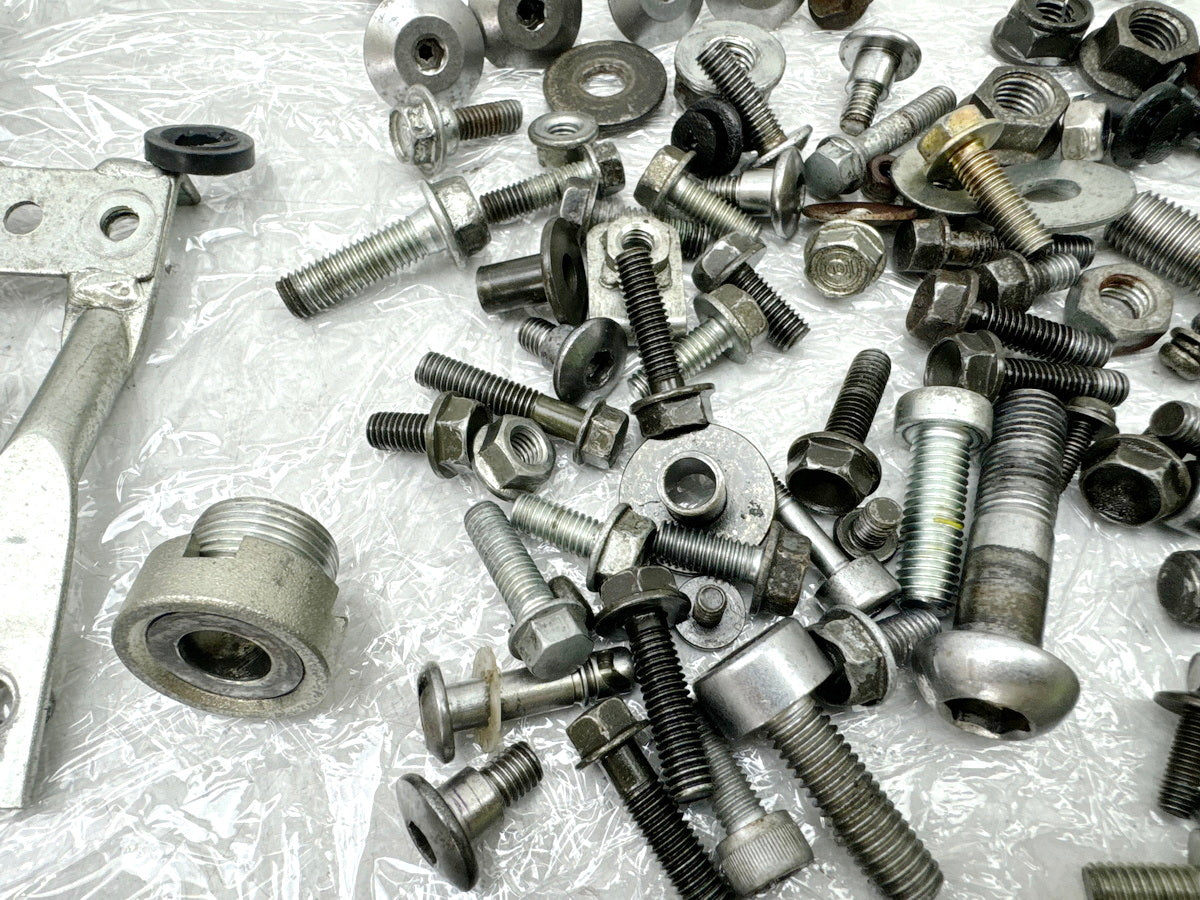 Honda CBR 900 SC28 Schrauben Muttern Halter Kleinteile für Rahmen  92-95
