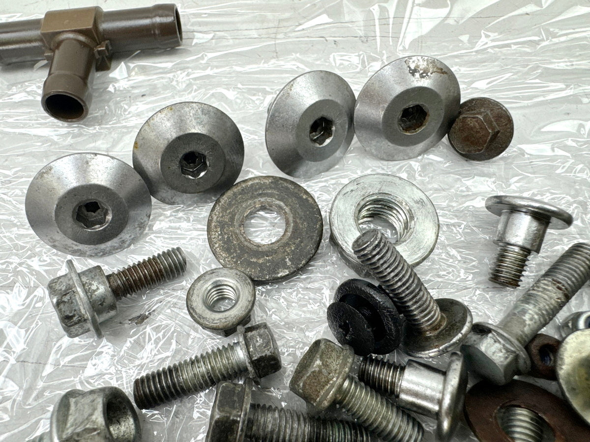 Honda CBR 900 SC28 Schrauben Muttern Halter Kleinteile für Rahmen  92-95