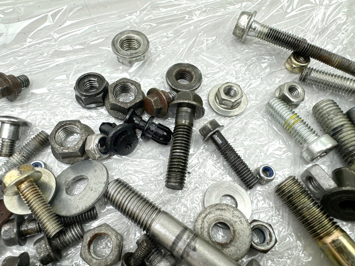 Honda CBR 900 SC28 Schrauben Muttern Halter Kleinteile für Rahmen  92-95