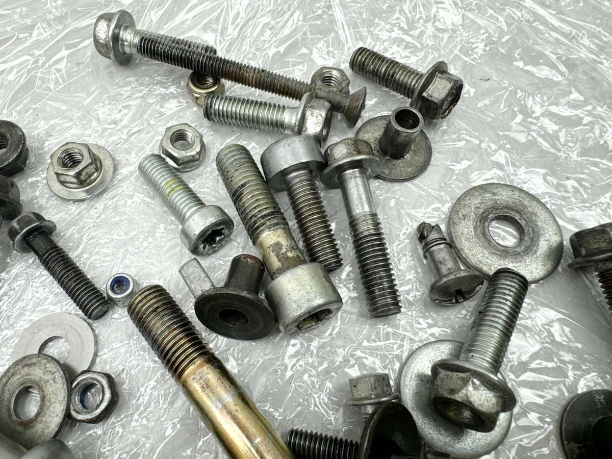 Honda CBR 900 SC28 Schrauben Muttern Halter Kleinteile für Rahmen  92-95