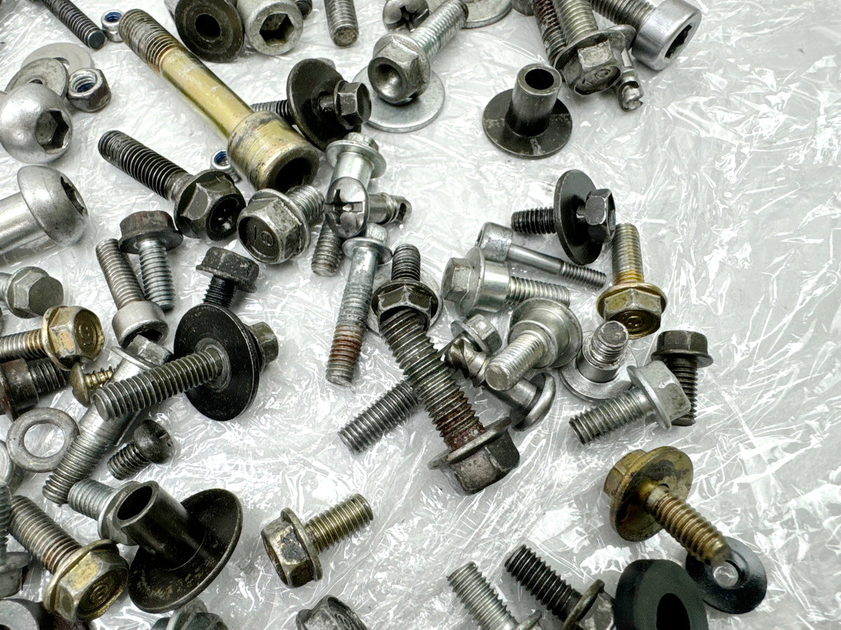 Honda CBR 900 SC28 Schrauben Muttern Halter Kleinteile für Rahmen  92-95