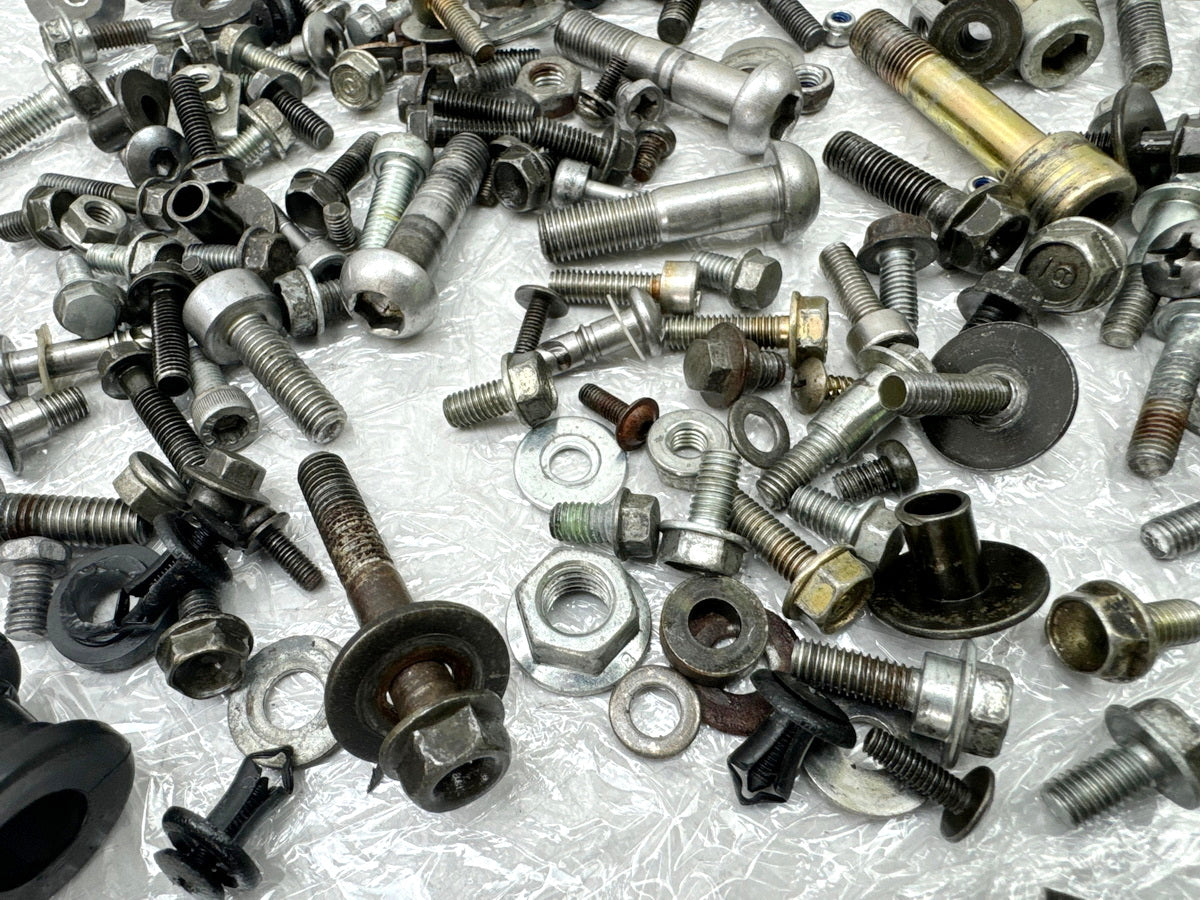 Honda CBR 900 SC28 Schrauben Muttern Halter Kleinteile für Rahmen  92-95