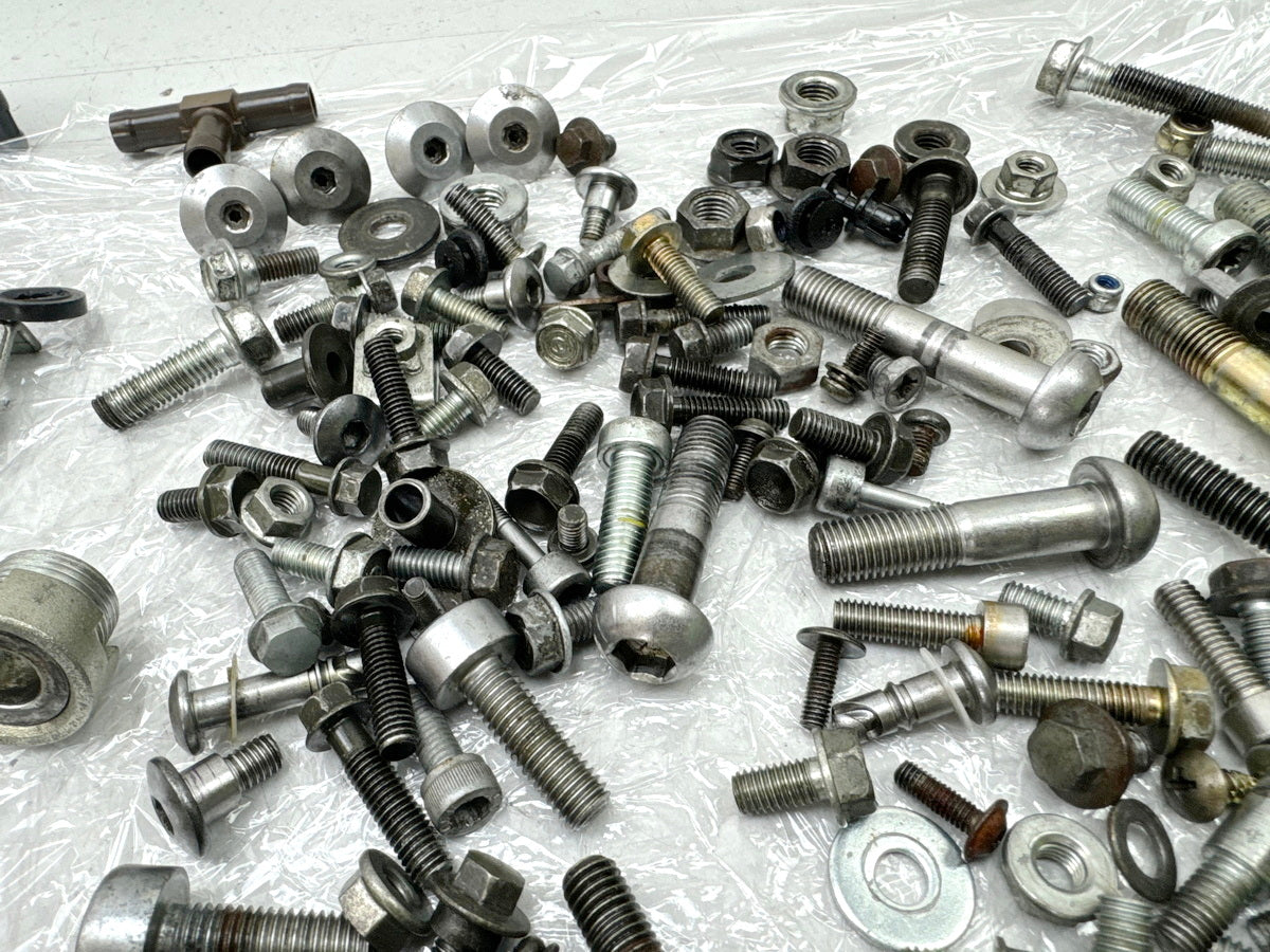Honda CBR 900 SC28 Schrauben Muttern Halter Kleinteile für Rahmen  92-95