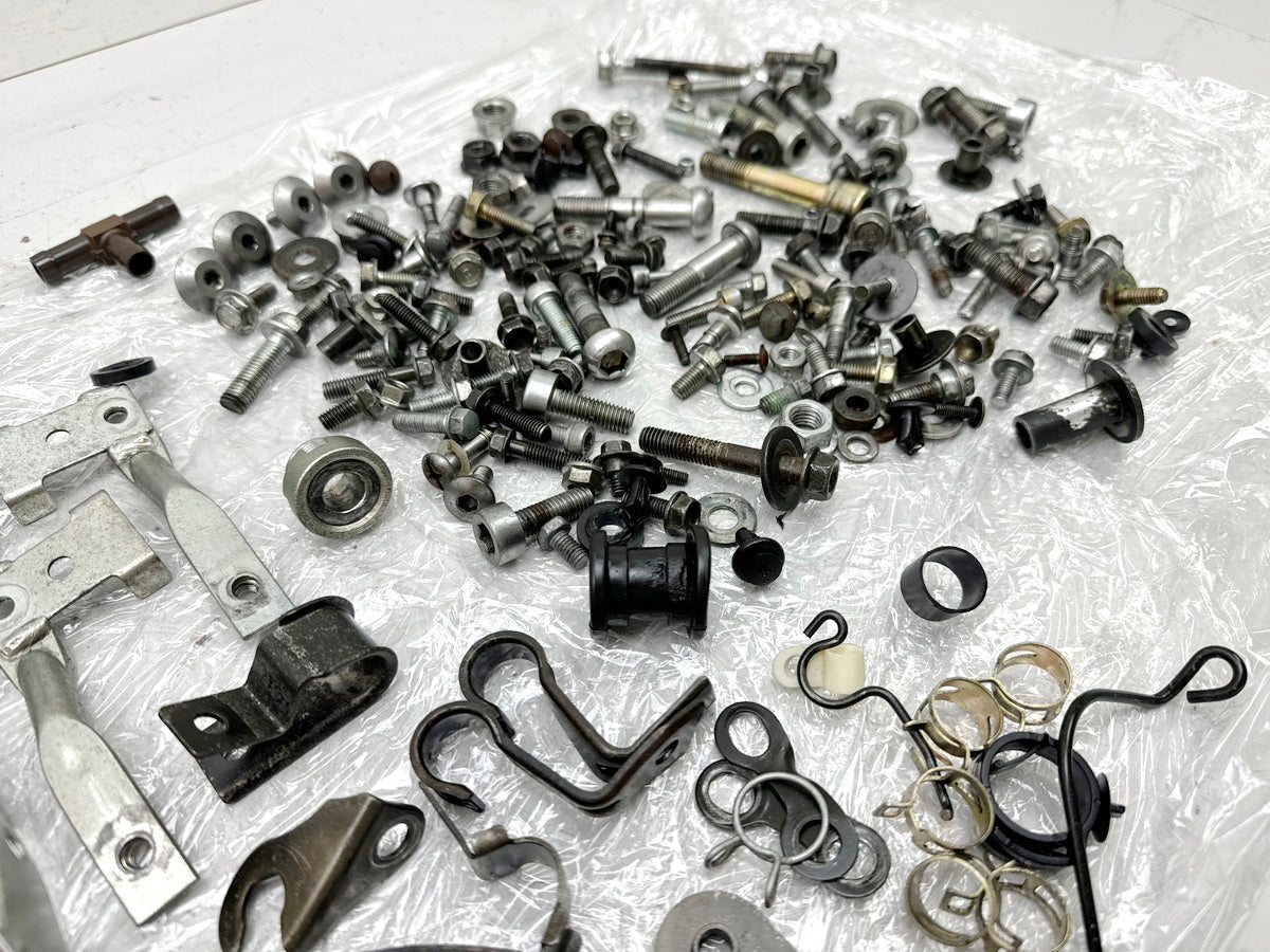 Honda CBR 900 SC28 Schrauben Muttern Halter Kleinteile für Rahmen  92-95