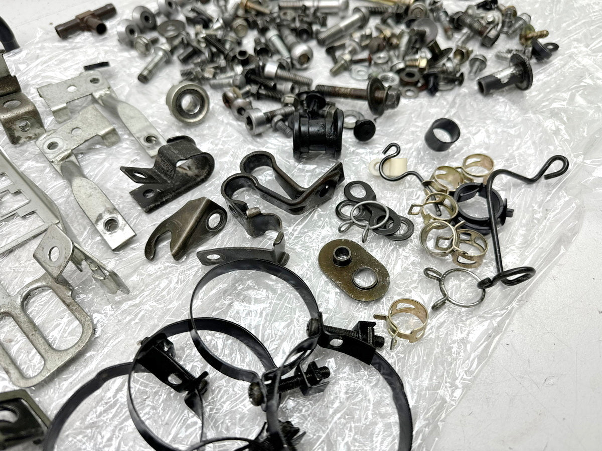 Honda CBR 900 SC28 Schrauben Muttern Halter Kleinteile für Rahmen  92-95