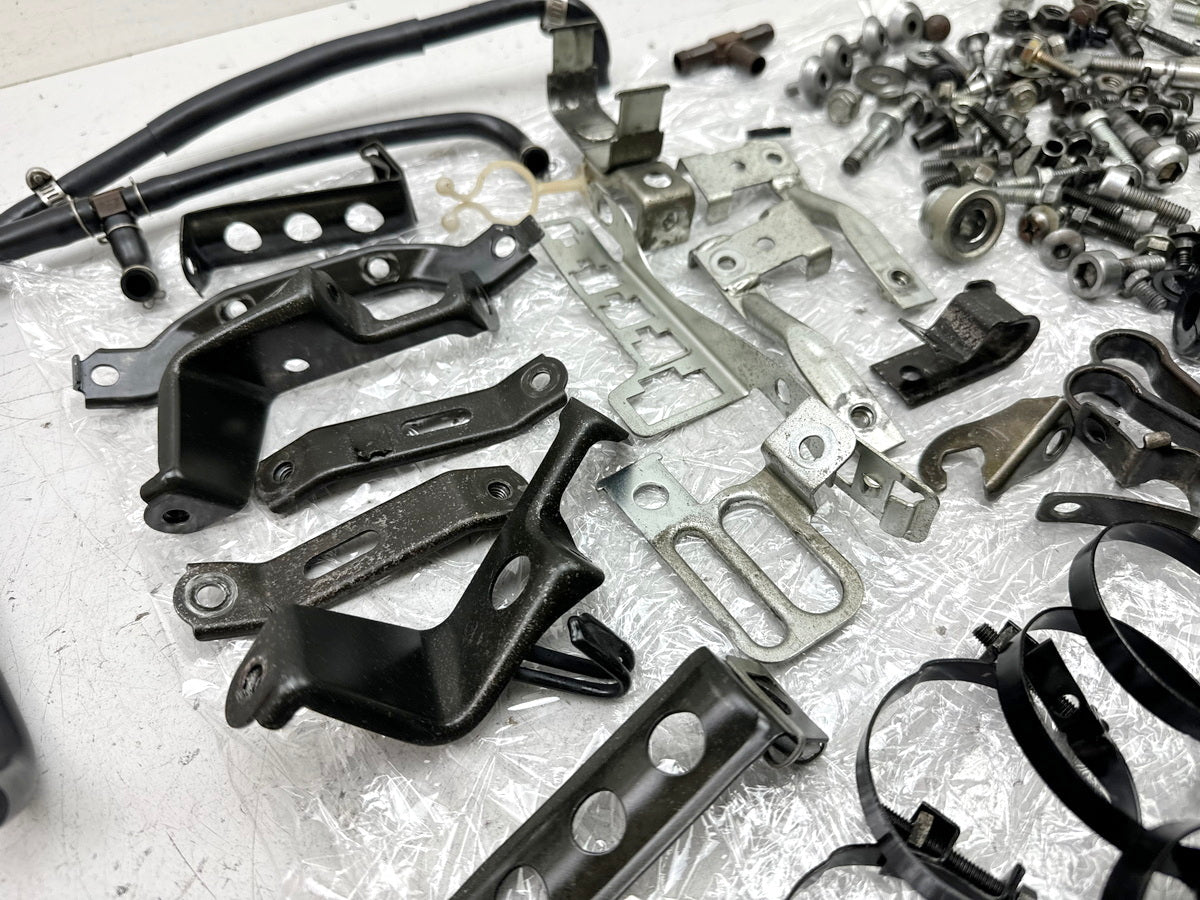 Honda CBR 900 SC28 Schrauben Muttern Halter Kleinteile für Rahmen  92-95