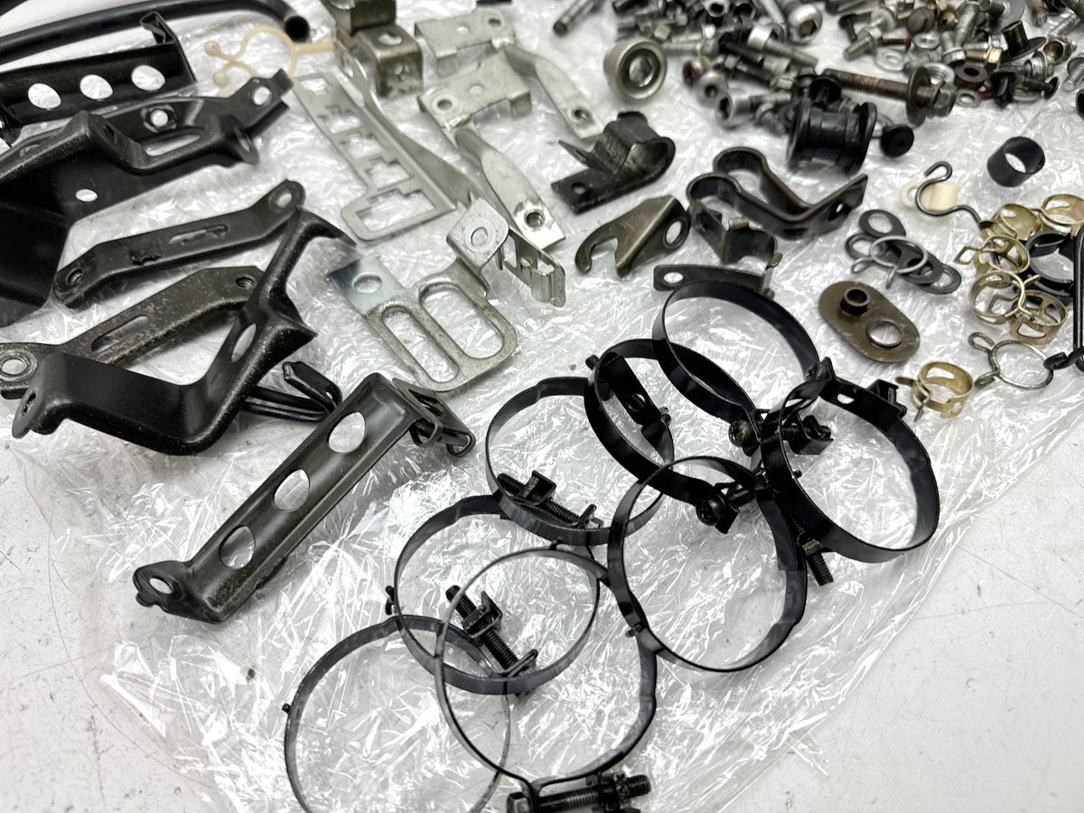 Honda CBR 900 SC28 Schrauben Muttern Halter Kleinteile für Rahmen  92-95