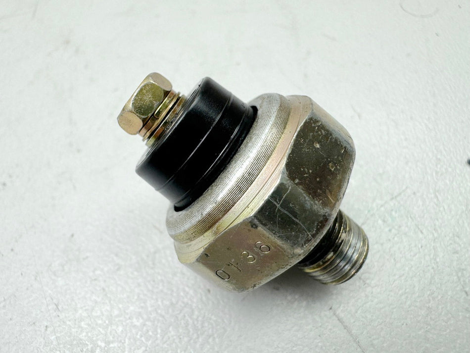 KAWASAKI Z 1000 ZRT00A Presostato de aceite original para circuito de aceite del motor 03-06