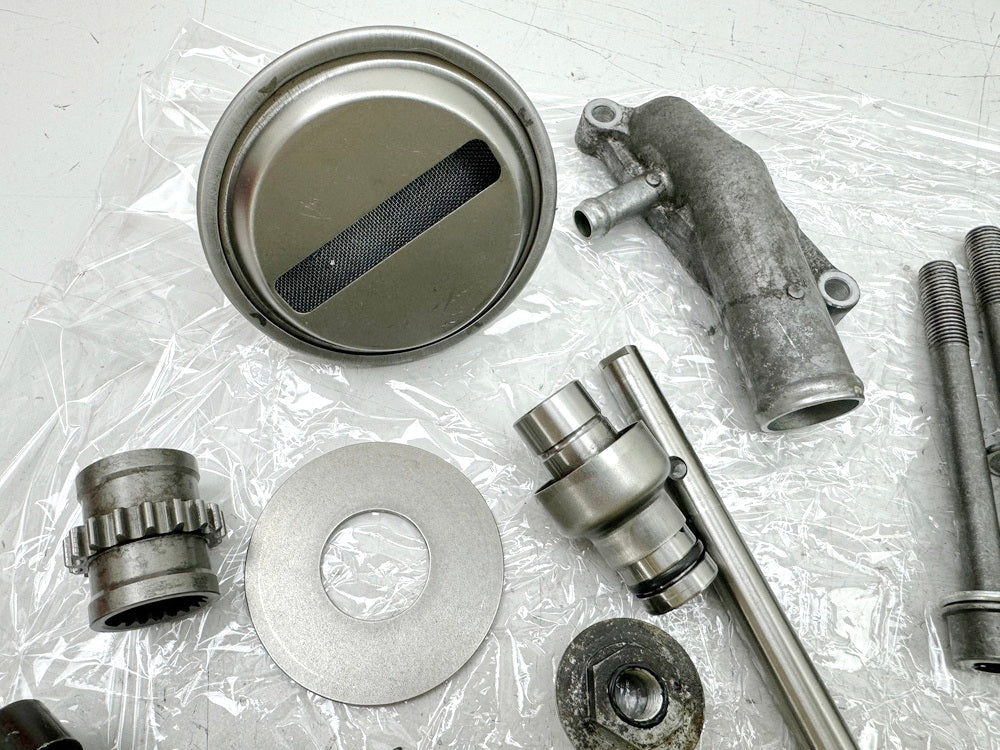 Honda CBR 900 SC28 Schrauben Muttern Halter Kleinteile Motor Motordeckel 92-95