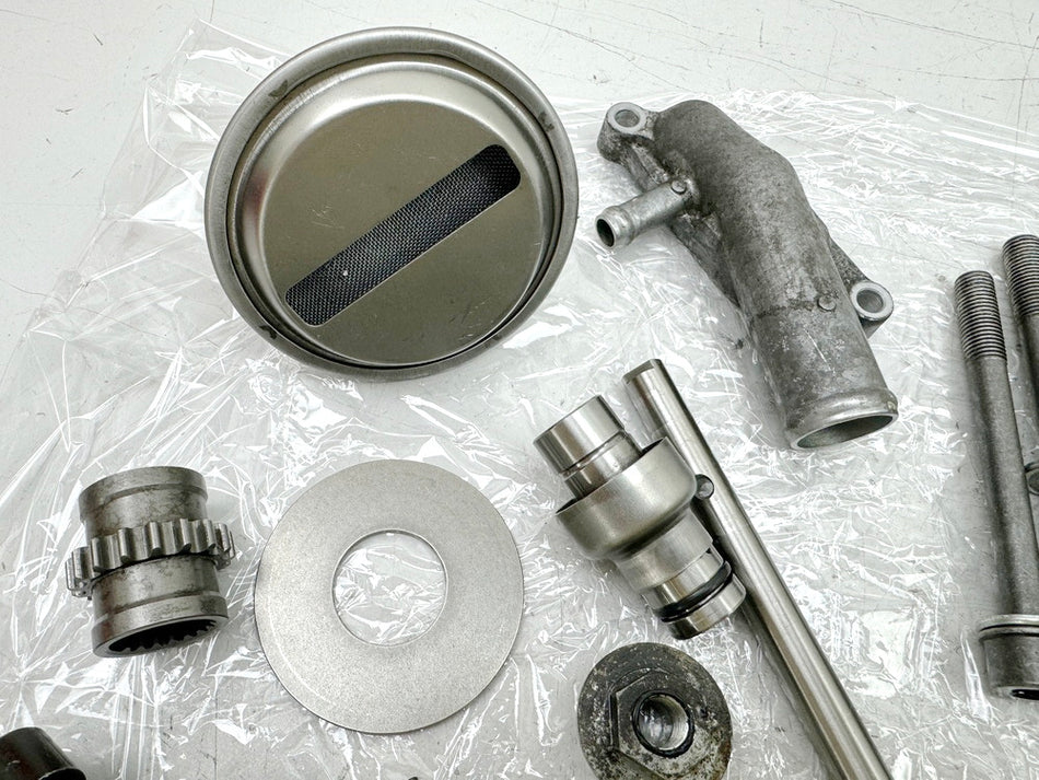Honda CBR 900 SC28 Schrauben Muttern Halter Kleinteile Motor Motordeckel 92-95