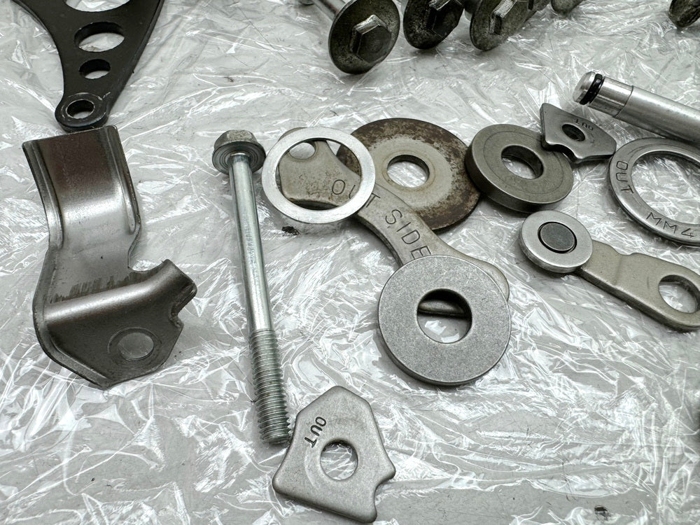 Honda CBR 900 SC28 Schrauben Muttern Halter Kleinteile Motor Motordeckel 92-95