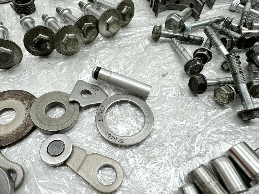 Honda CBR 900 SC28 Schrauben Muttern Halter Kleinteile Motor Motordeckel 92-95