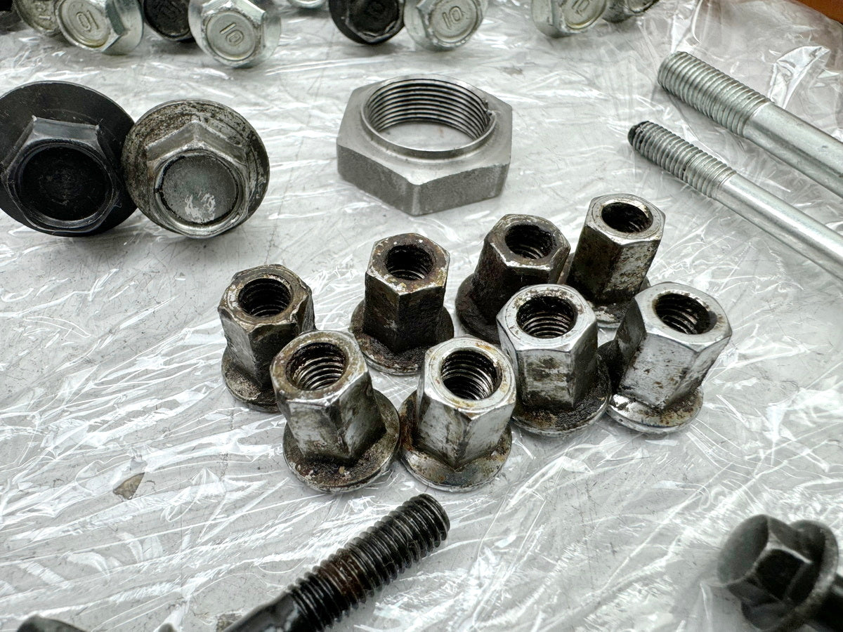 Honda CBR 900 SC28 Schrauben Muttern Halter Kleinteile Motor Motordeckel 92-95