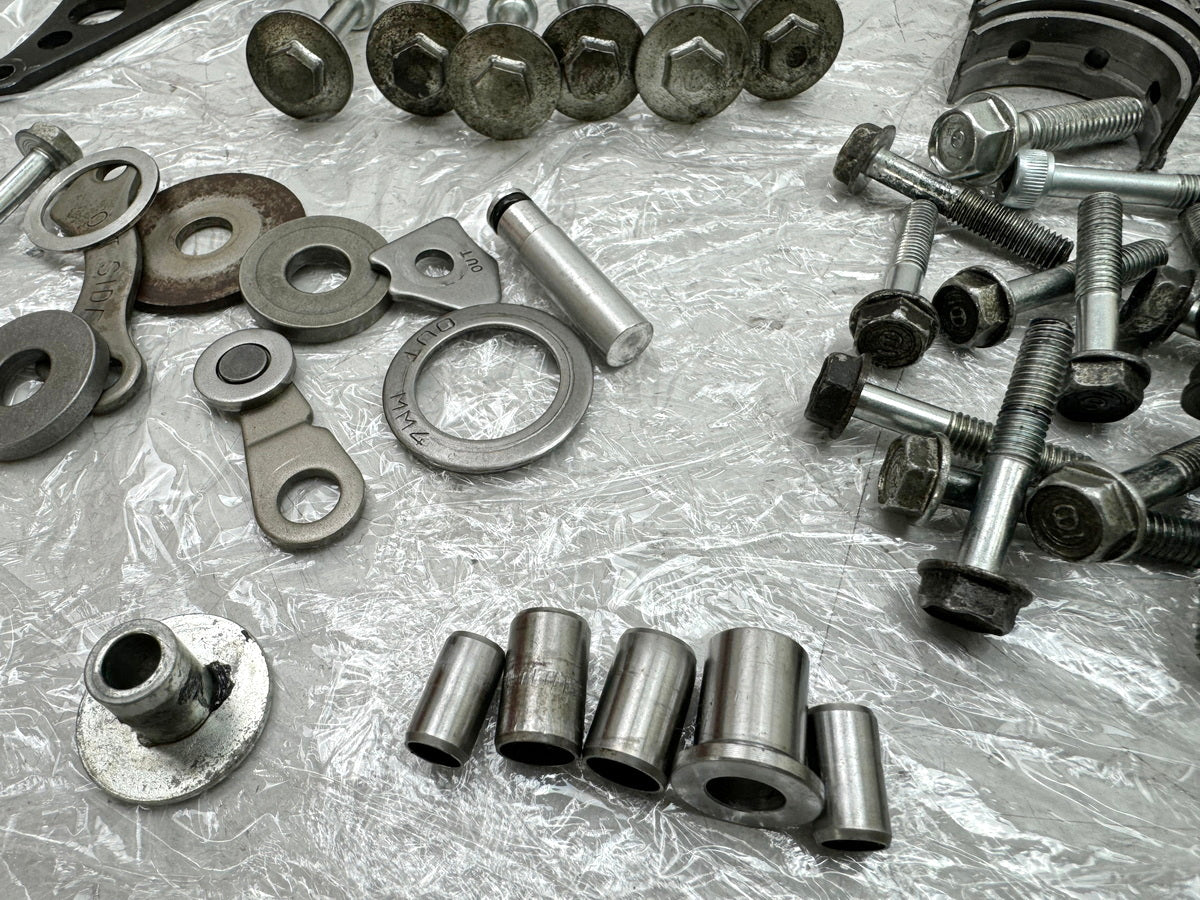 Honda CBR 900 SC28 Schrauben Muttern Halter Kleinteile Motor Motordeckel 92-95