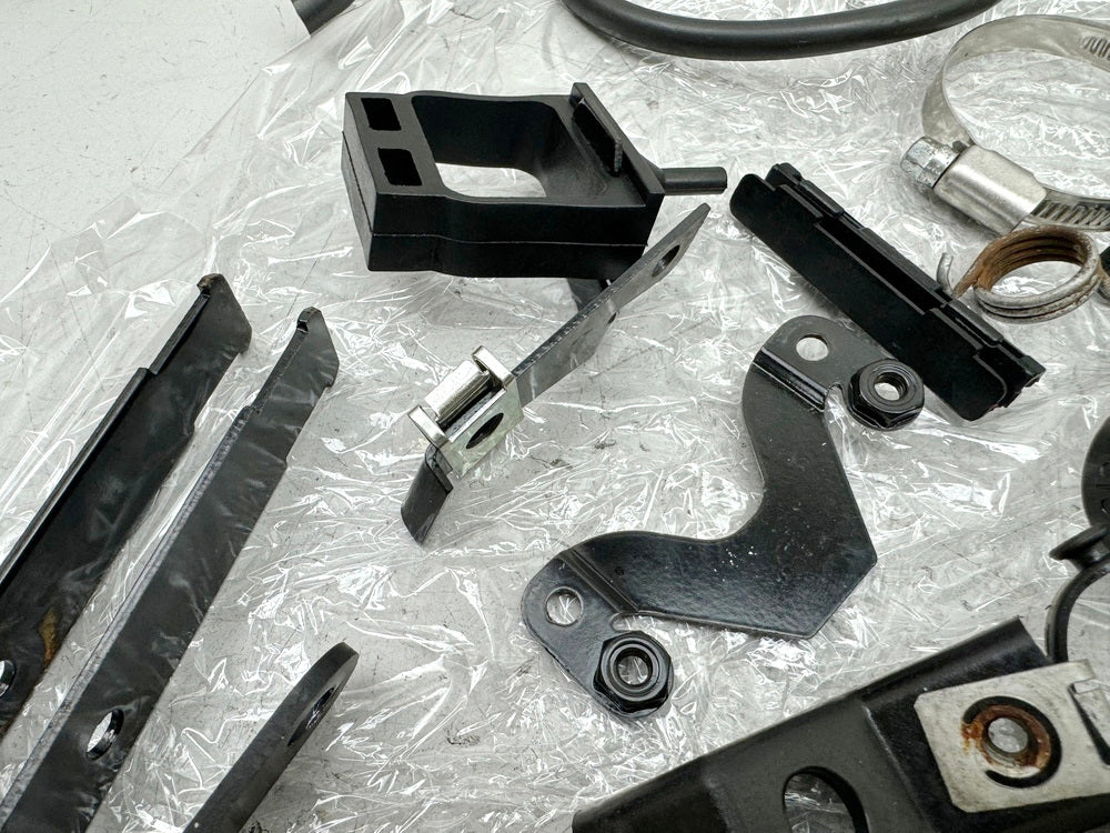 APRILIA RS 125 XA GP Replica Schrauben Kleinteile Halter für Rahmen Verkleidung