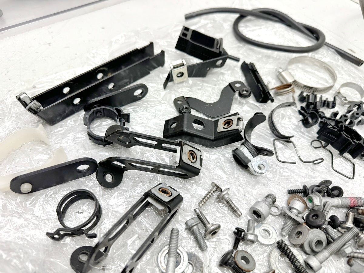 APRILIA RS 125 XA GP Replica Schrauben Kleinteile Halter für Rahmen Verkleidung