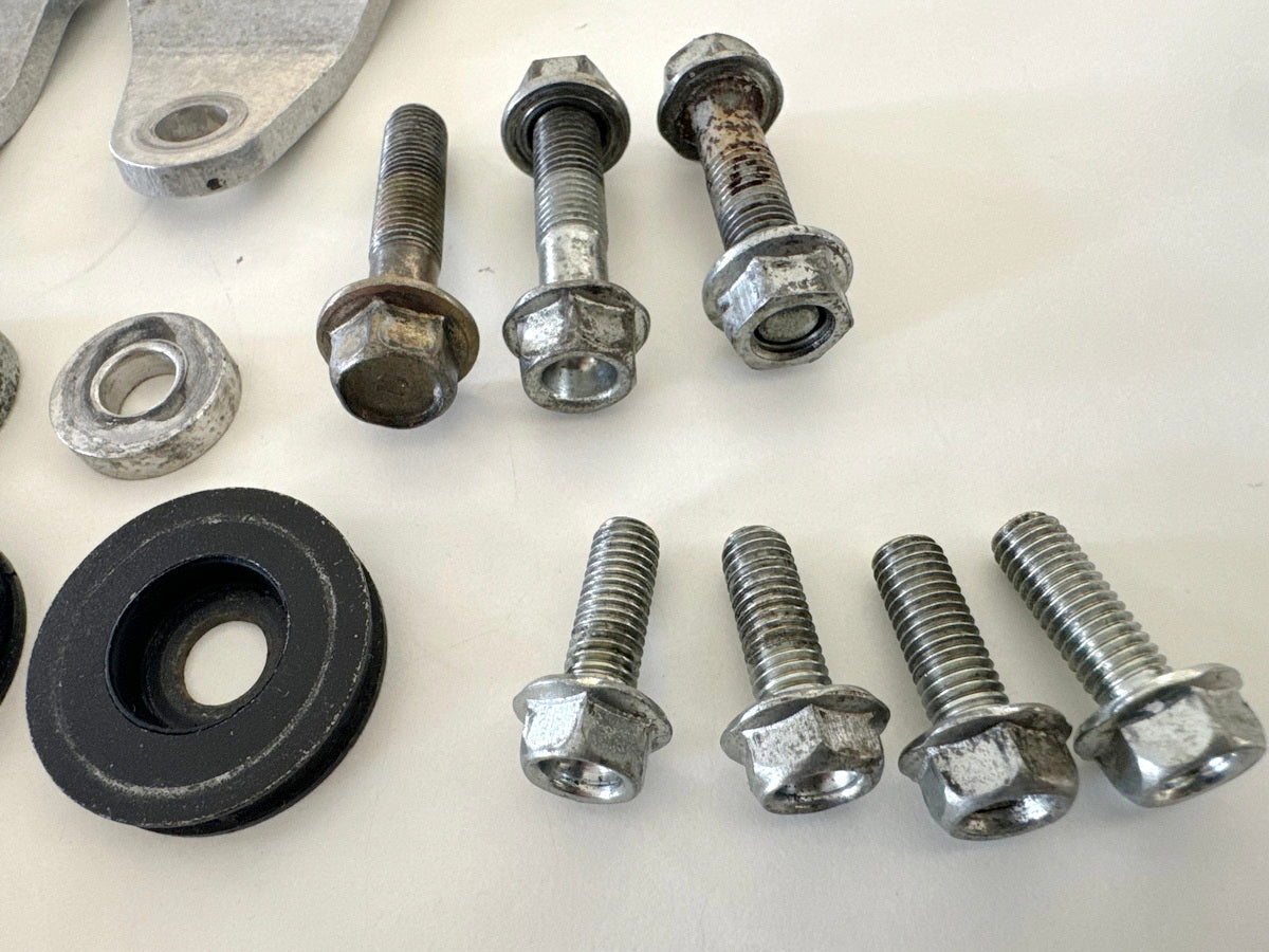 Honda CBR 900 SC28 Halterung Motor Achse Schrauben Platte Abstandshalter 92-95